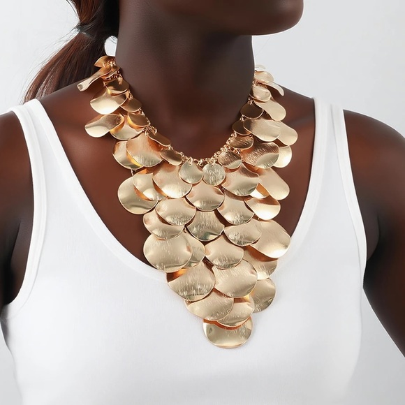 NWOT. Zara Golden Metal Plate Bib Necklace. - Picture 4 of 9